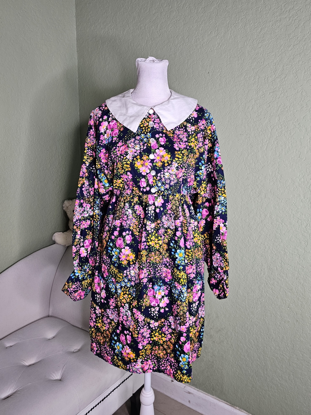 Vintage 1960d Black Floral Dress with White Peter Pan Collar